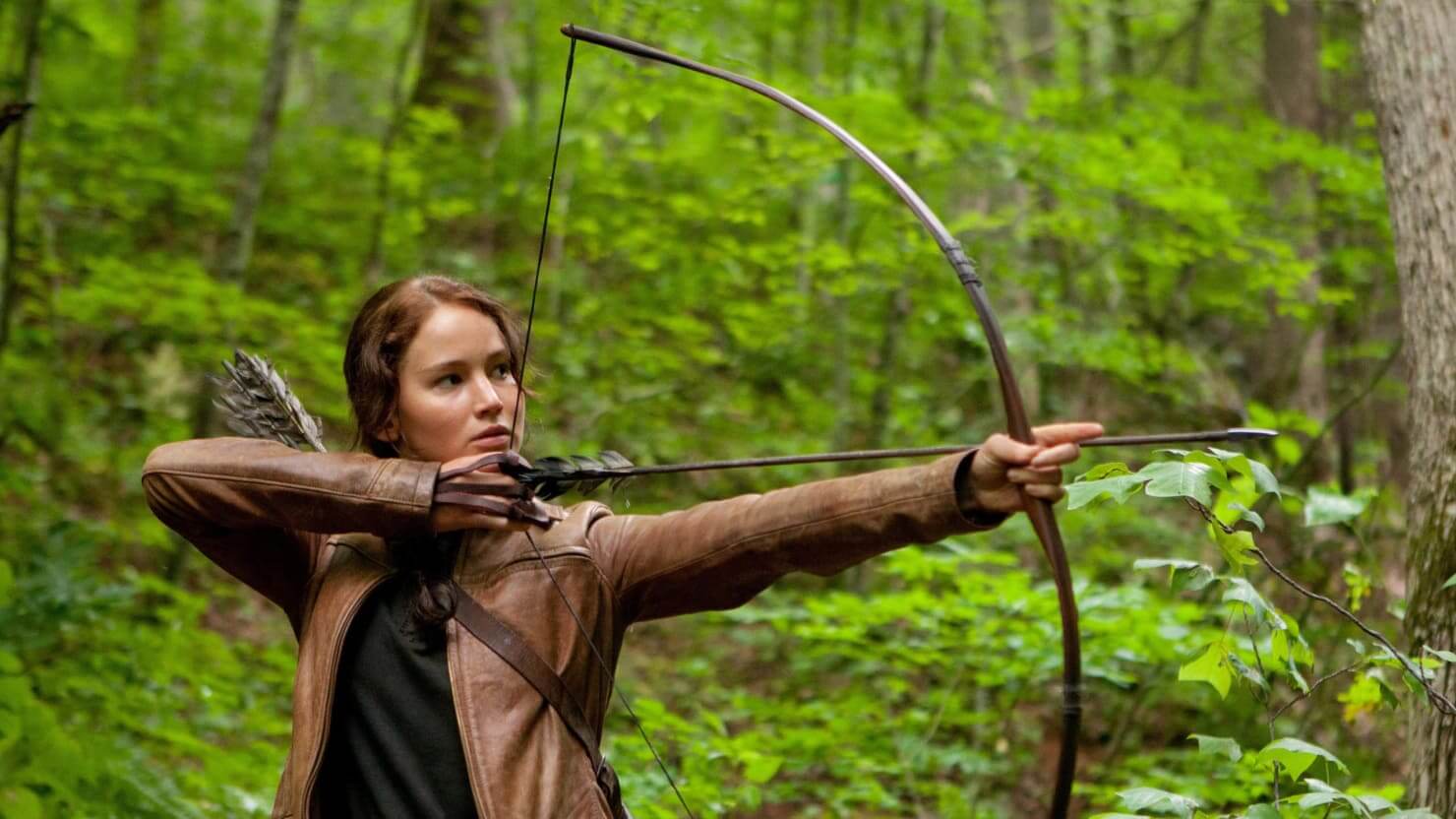 Catniss from the Hunger Games with an arrow knocked