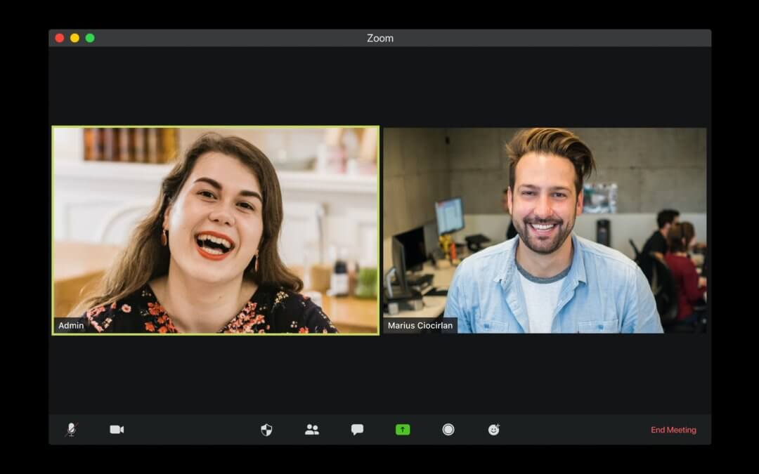 Two people having a virtual meeting on Zoom.